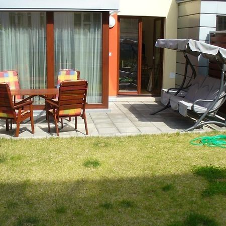 Garden Apartment With Garage In Central 프라하 외부 사진