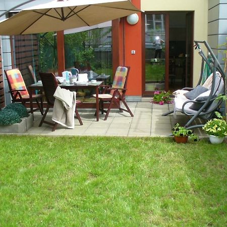 Garden Apartment With Garage In Central 프라하 외부 사진