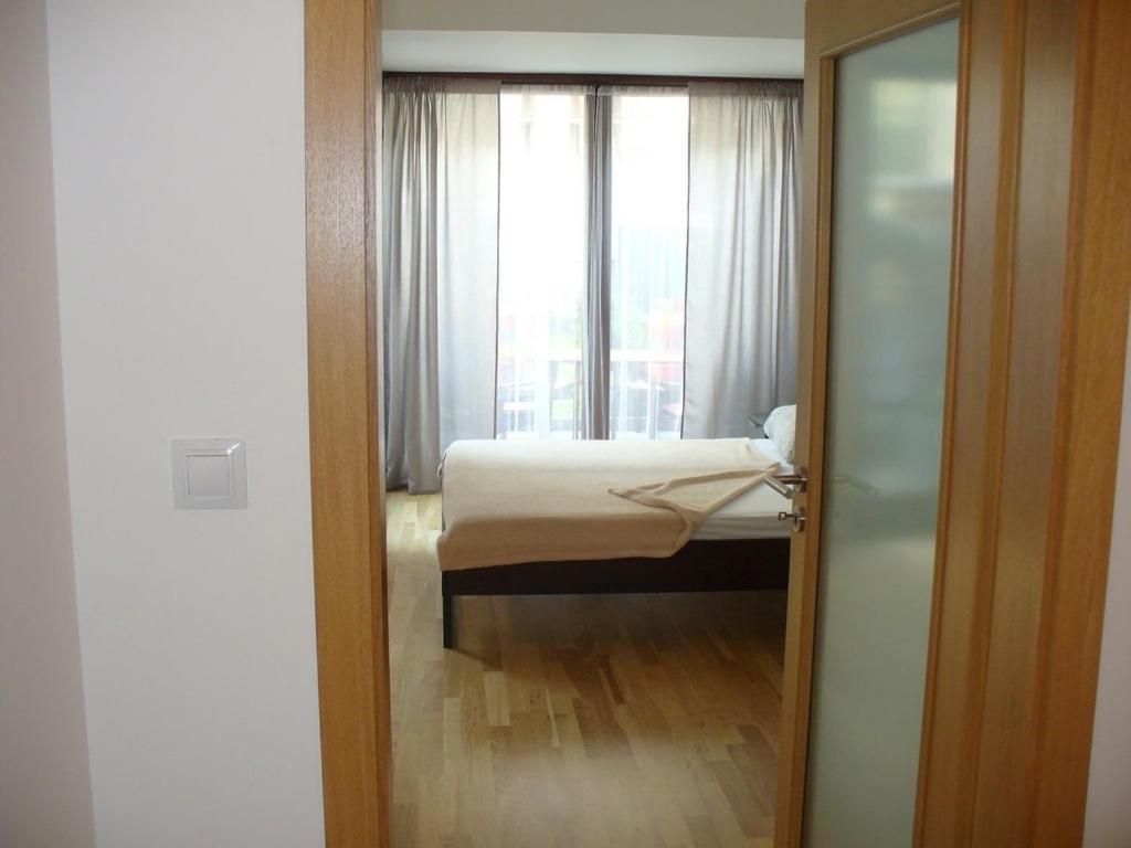 Garden Apartment With Garage In Central 프라하 외부 사진